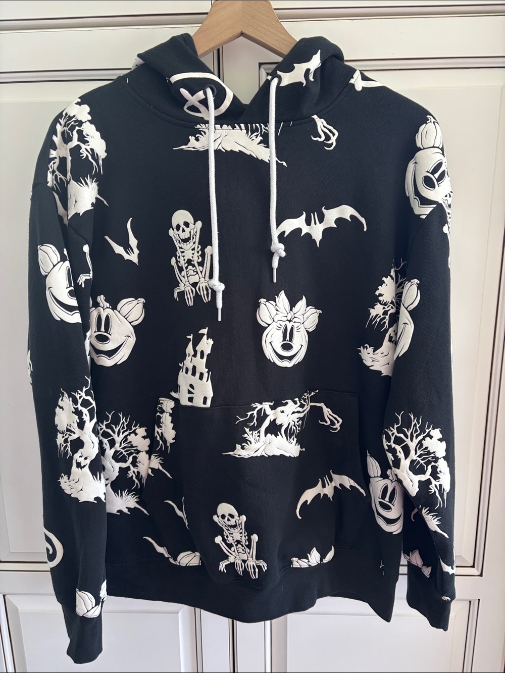Disney Parks Halloween Glow In The Dark Hoodie Mickey House Skull Mens Medium‎